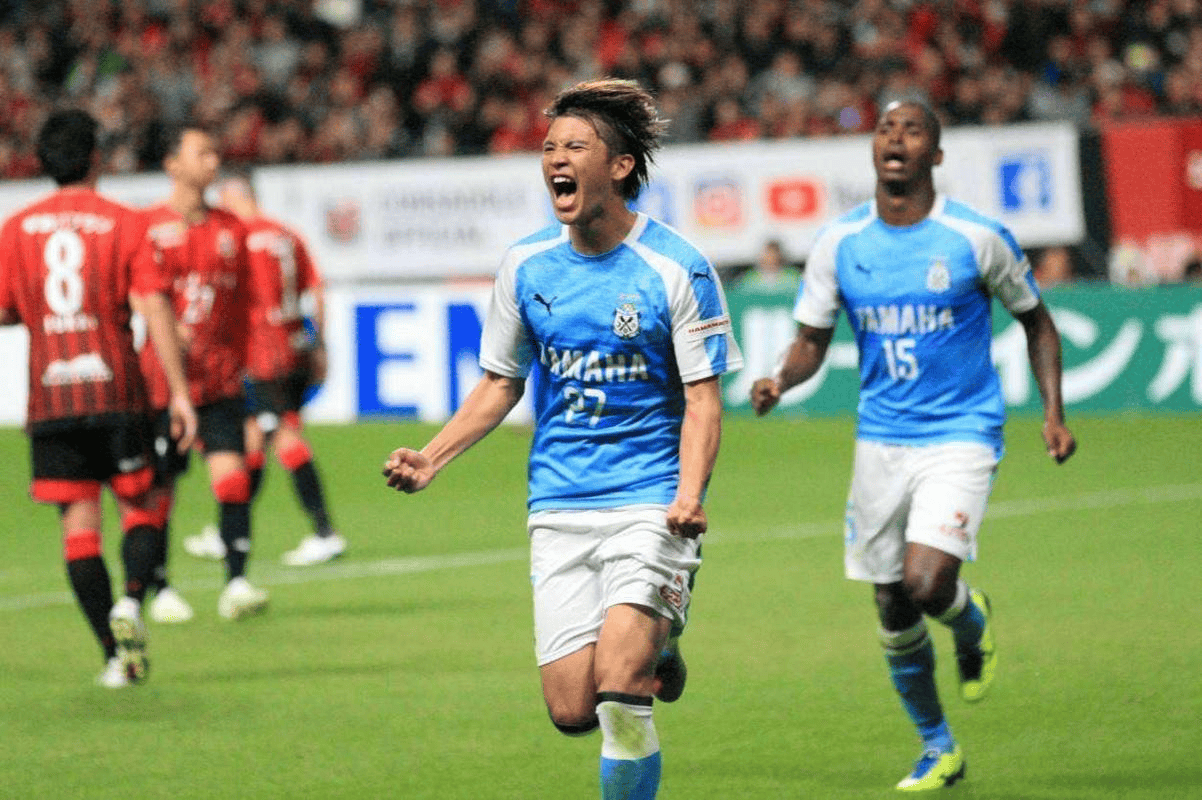 关于鹿岛鹿角冲击季军，年轻球员表现亮眼的信息