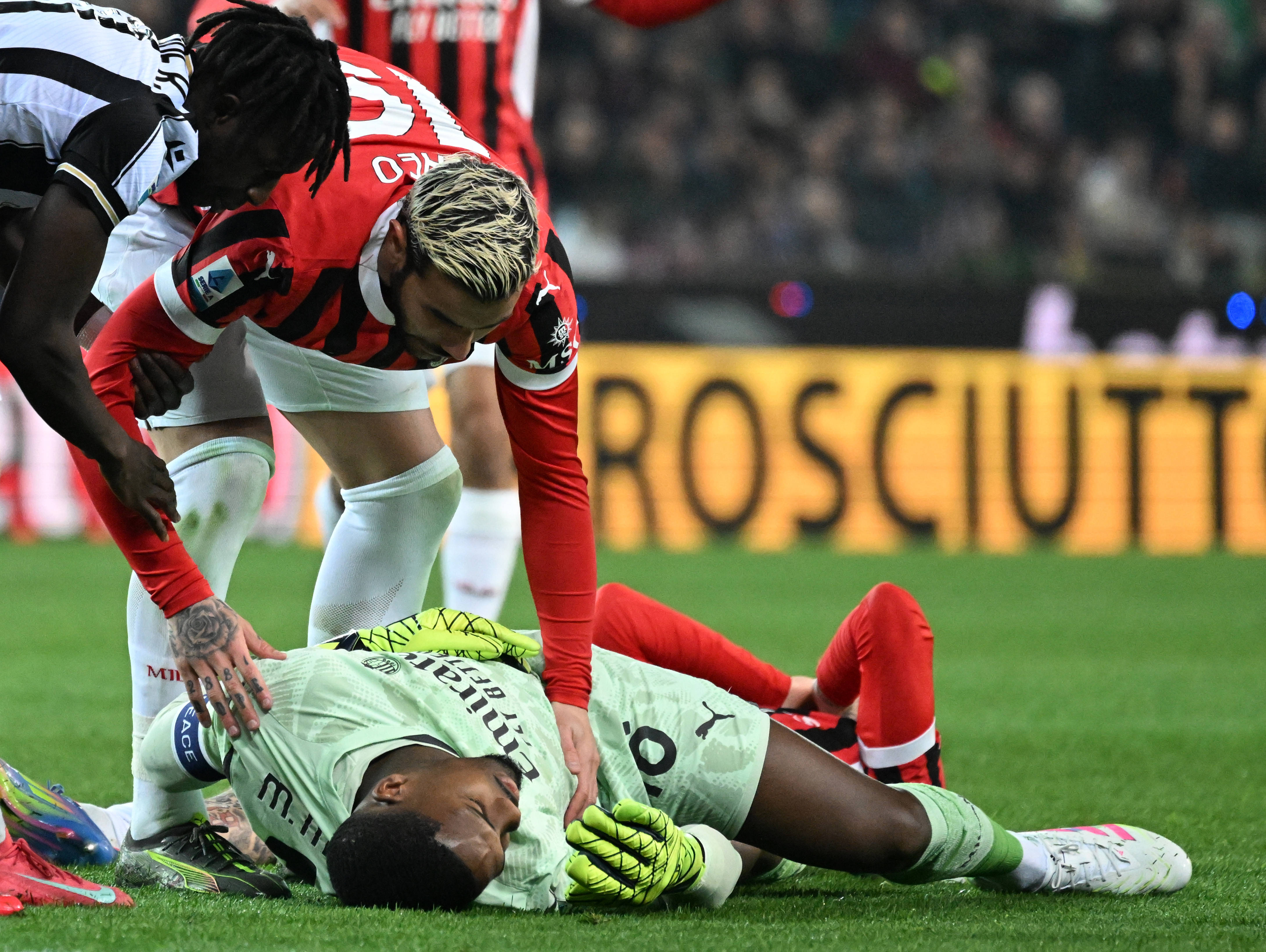 爱游戏官网入口-守门员因伤无法参加下一场重要比赛