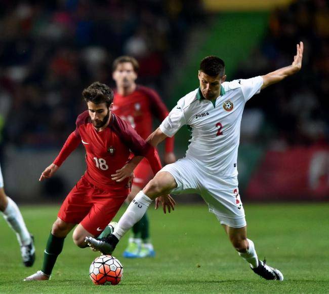 足球运动赛事紧张激烈,精彩看点不断涌现的简单介绍 足球运动赛事紧张激烈,精彩看点不断涌现的简单介绍