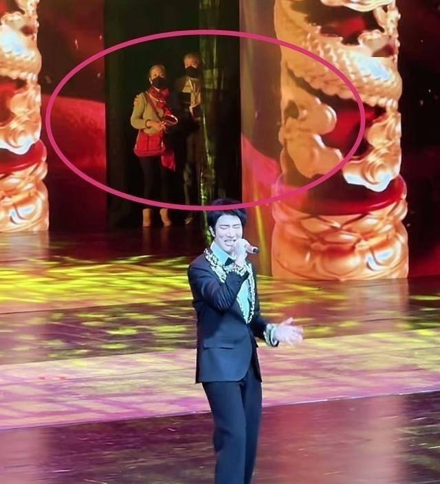 舞台胜利者泪洒赛场，激动心情难以言表的简单介绍