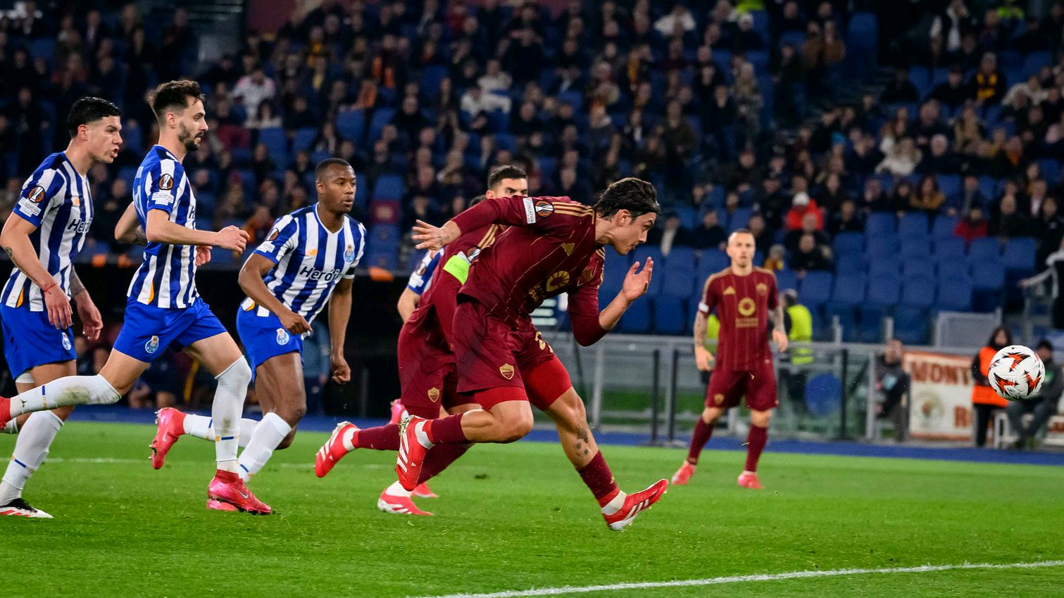 爱游戏app下载-罗马逆转夺冠前景，冲击意甲宝座