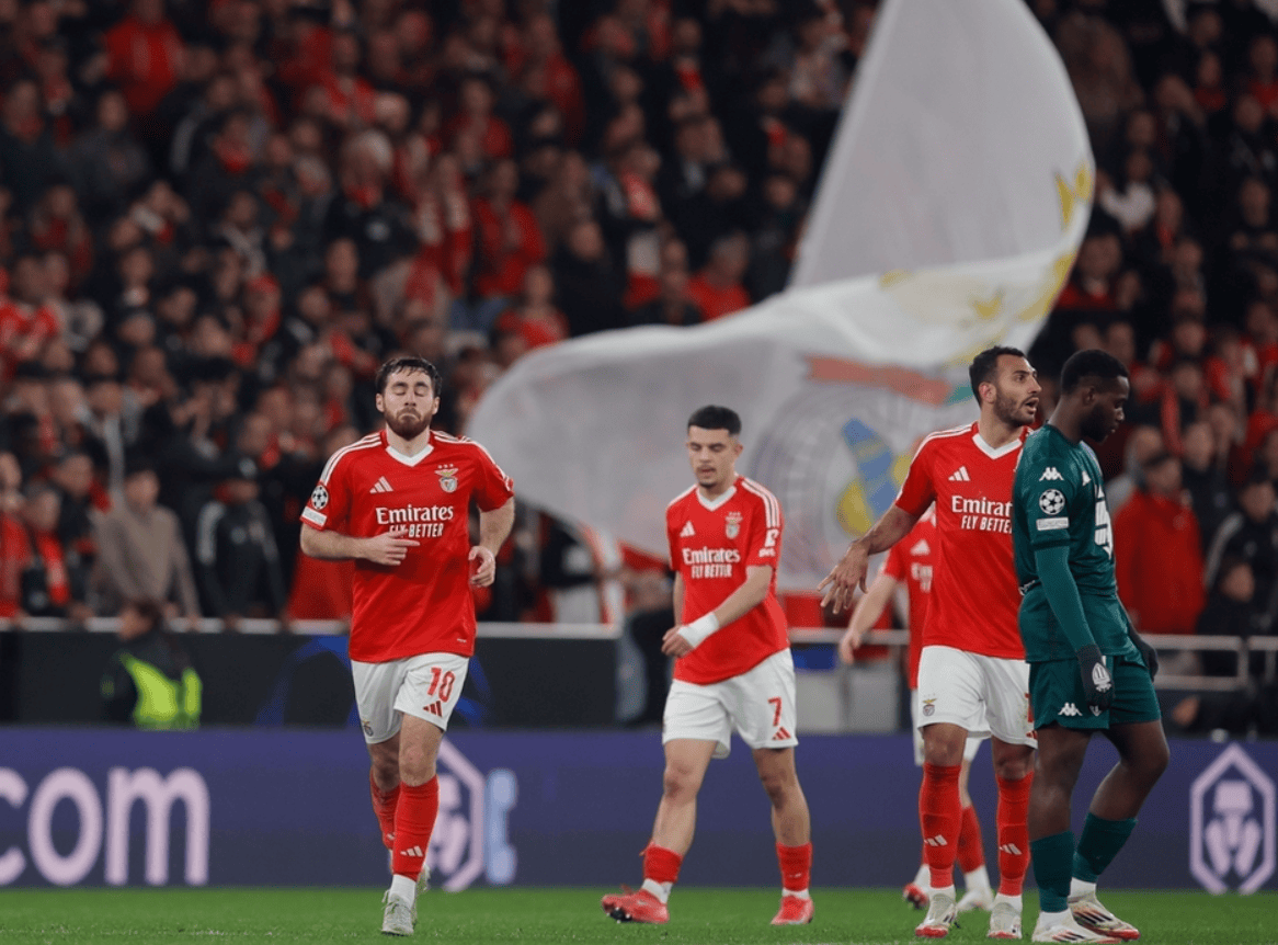 进球狂潮!比赛中球员们陆续打入多个进球 进球狂潮!比赛中球员们陆续打入多个进球