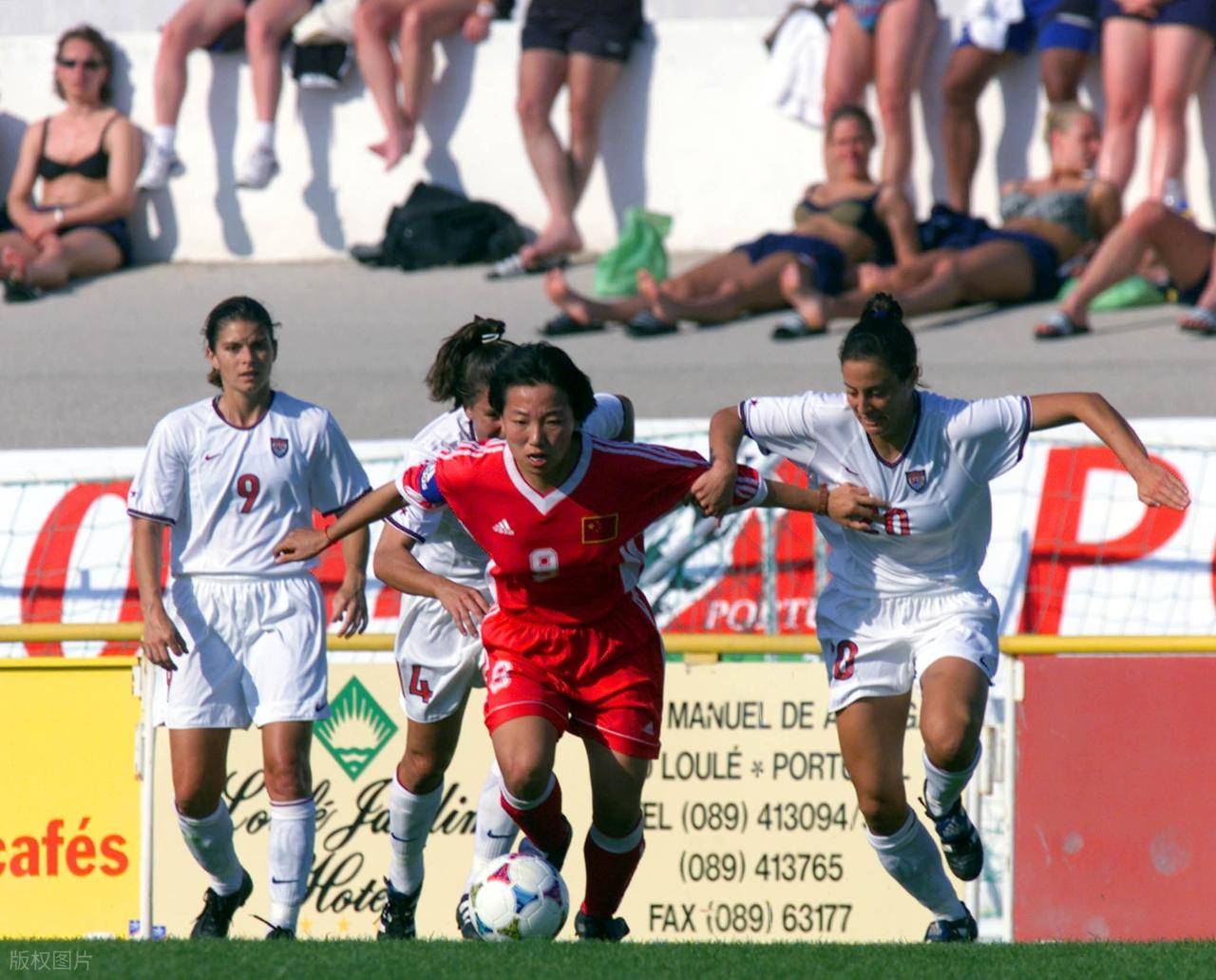 乌克兰女足球员在国际比赛中斩获入球 乌克兰女足球员在国际比赛中斩获入球