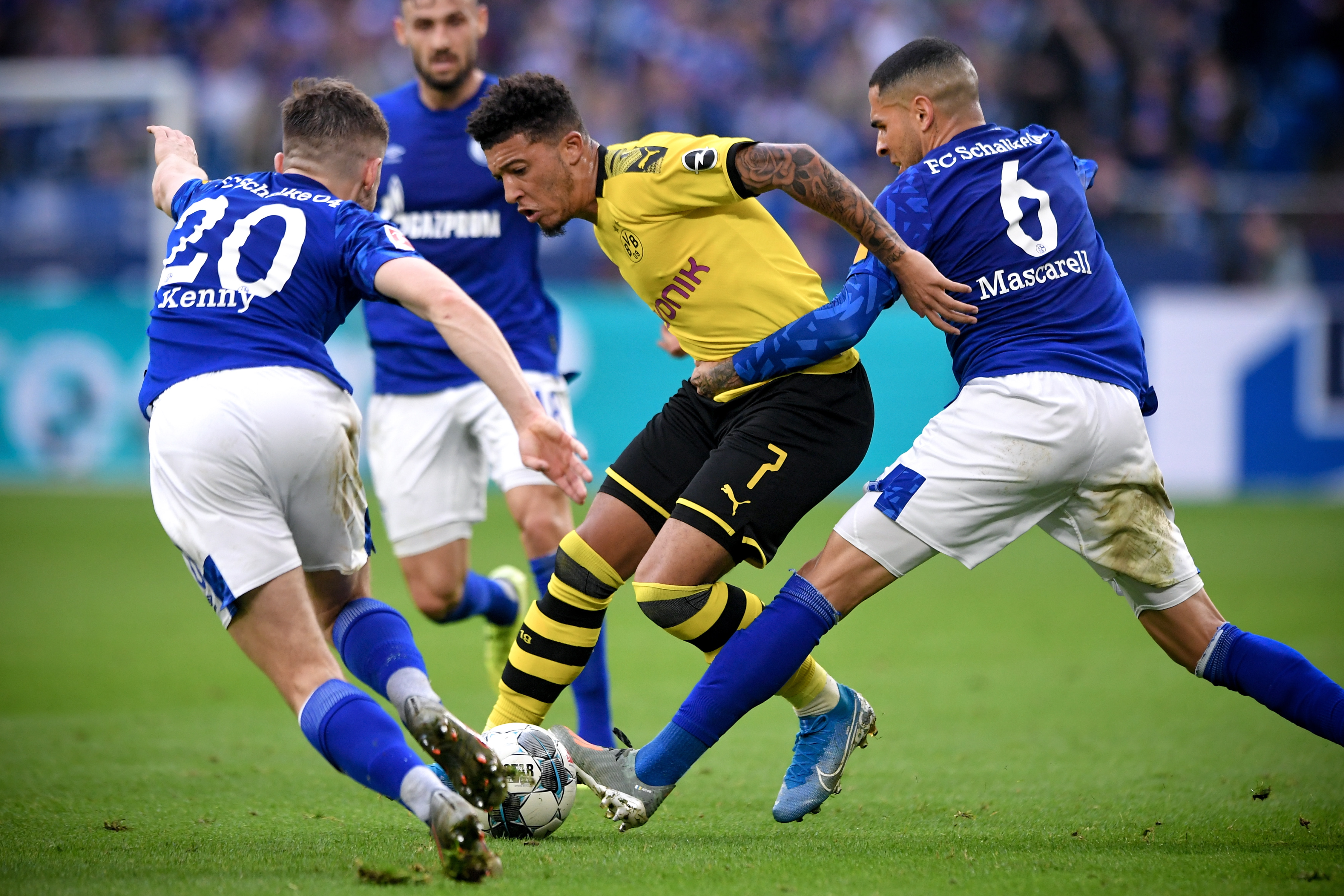 沙尔克04客场战平不休斯堡