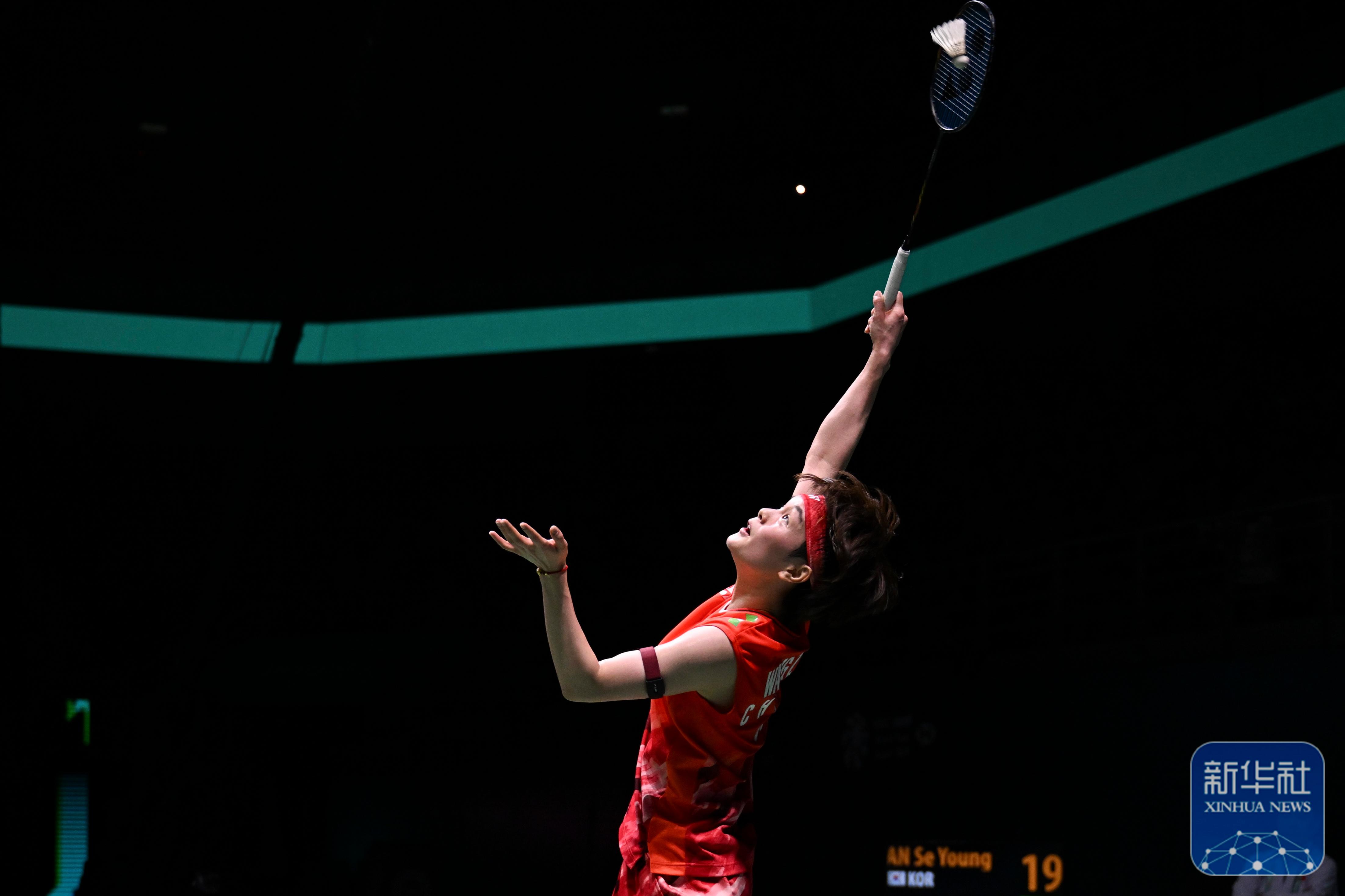 勇猛女队员在比赛中展现拼搏精神,取得胜利 勇猛女队员在比赛中展现拼搏精神,取得胜利