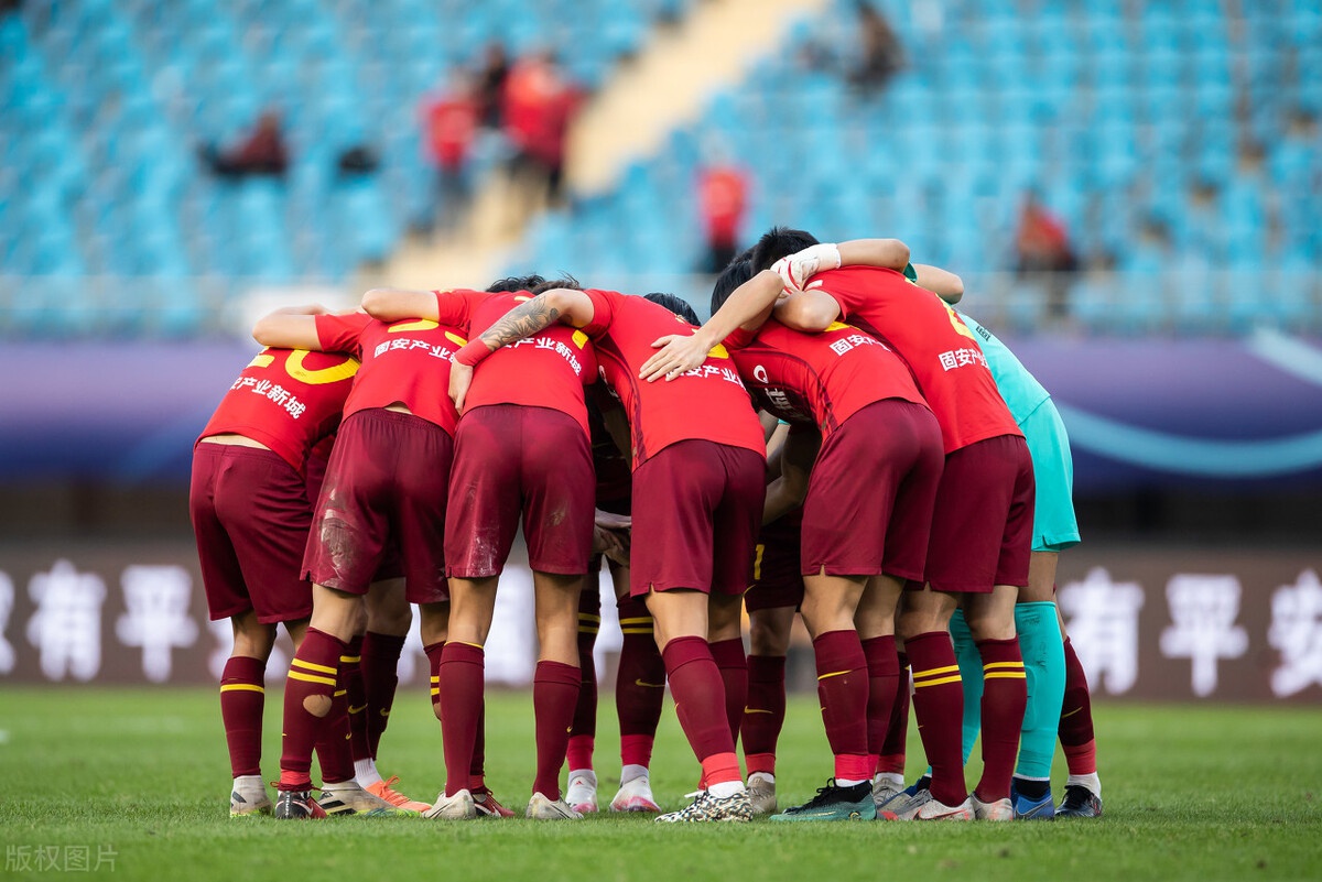 爱游戏在线-包含河北华夏幸福惨败，保级形势严峻的词条