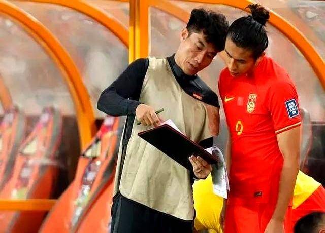 爱游戏官方入口-教练战术调整得当，全队发挥稳定