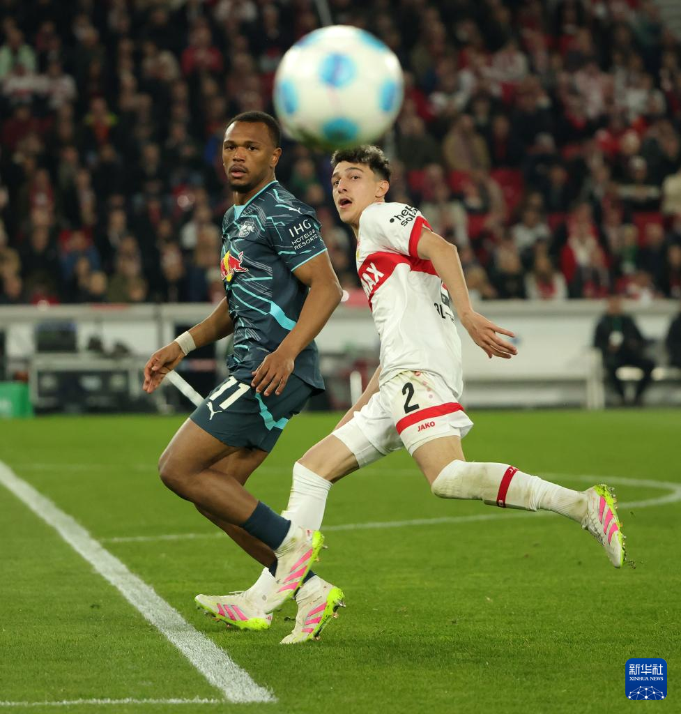 关于斯图加特球员放松训练,调整心态备战的信息 关于斯图加特球员放松训练,调整心态备战的信息