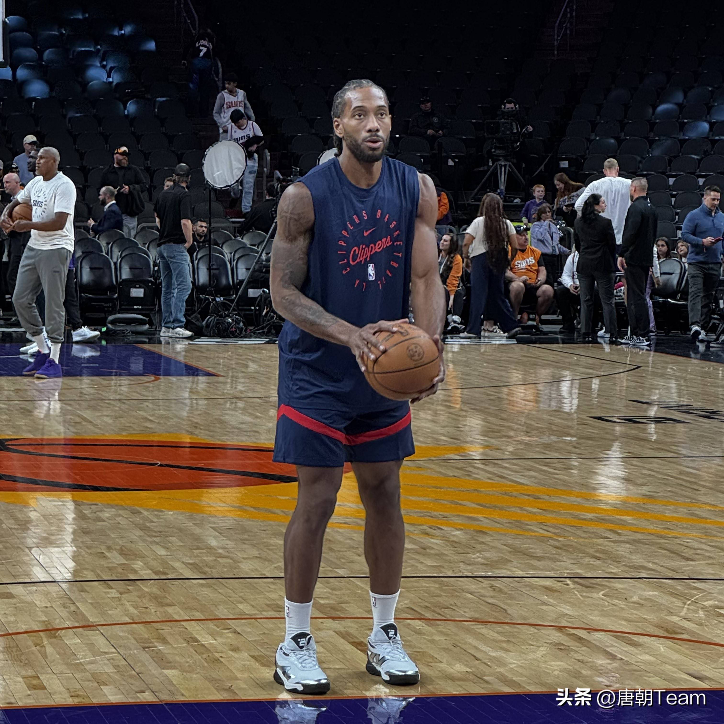 爱游戏在线-乔丹大哥缺席衣钵比赛，快船击溃猛龙连胜