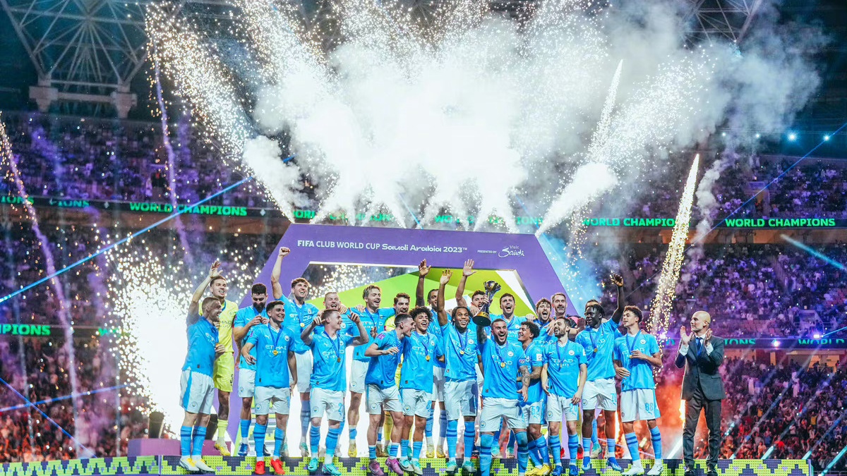 足球联赛决赛中的胜负悬念备受关注 足球联赛决赛中的胜负悬念备受关注