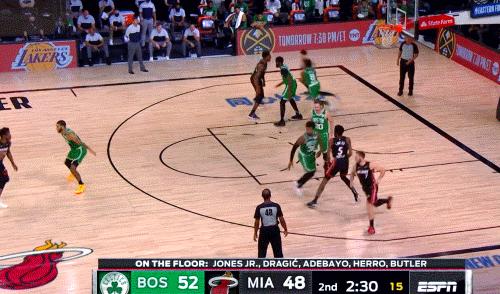 爱游戏app下载地址-海沃德关键时刻爆发，老鹰战胜魔术