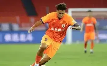 球员公开抨击裁判判罚不公,引发球迷热议的简单介绍 球员公开抨击裁判判罚不公,引发球迷热议的简单介绍