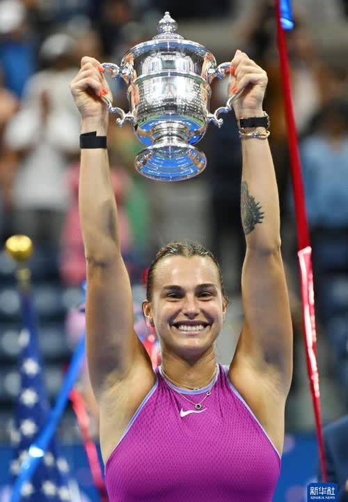 关于荷兰女子自行车选手登顶领奖台的信息 关于荷兰女子自行车选手登顶领奖台的信息