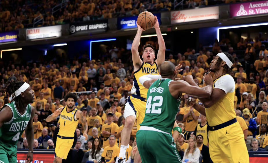 爱游戏地址-凯尔特人队全队努力，战胜对手！