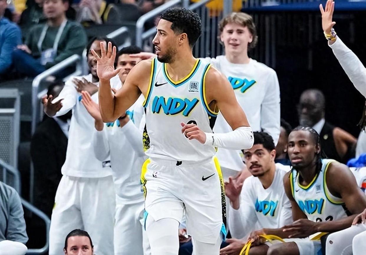 雄鹿遭遇横扫不敌爵士,迎来两连败 雄鹿遭遇横扫不敌爵士,迎来两连败