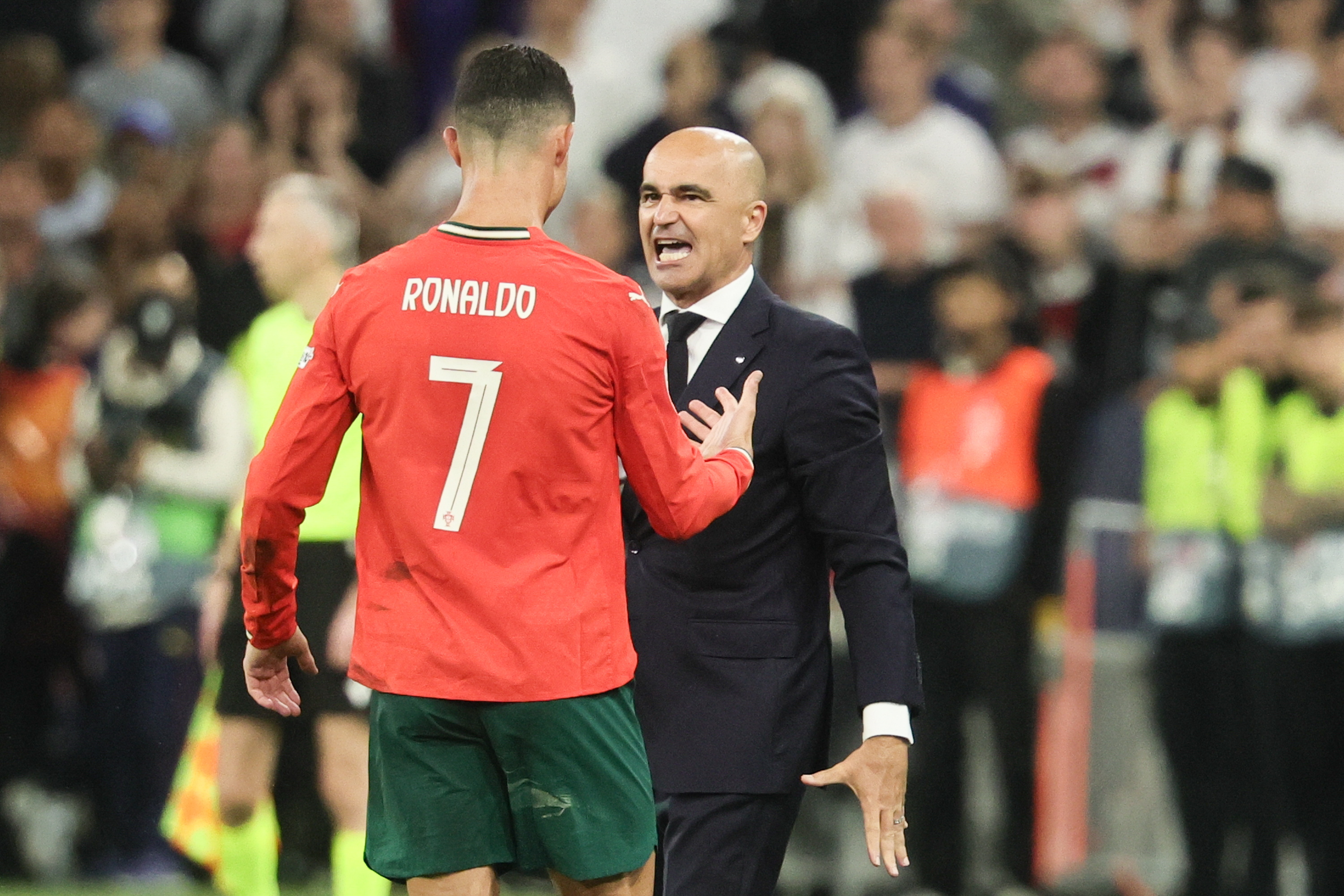 爱游戏网站入口-葡萄牙队击败冰岛晋级欧锦赛四强，荷兰惊险出局的简单介绍