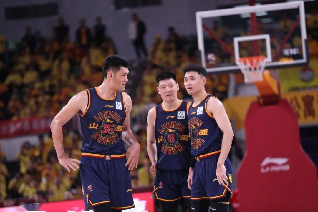 重庆男篮客场击败山西队,赢得连胜 重庆男篮客场击败山西队,赢得连胜