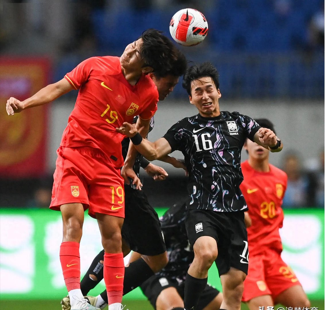 足球比赛中的关键一役即将展开 足球比赛中的关键一役即将展开