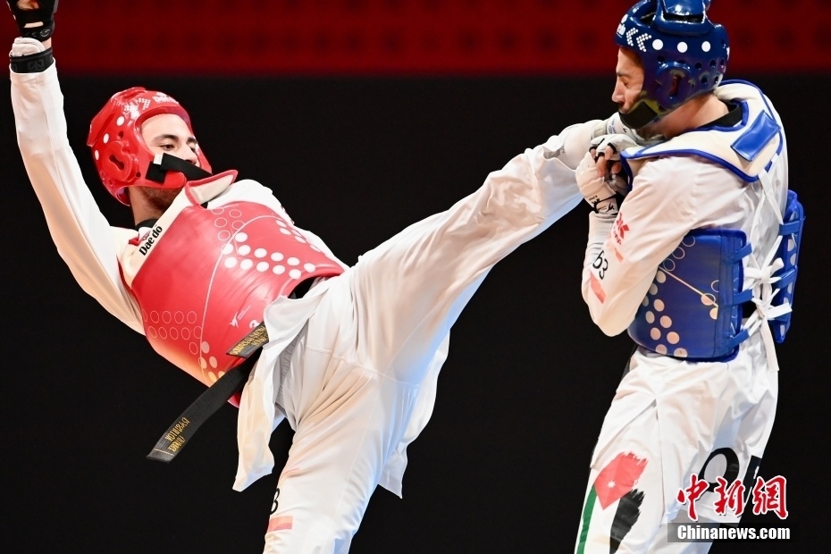 跆拳道决赛中俄罗斯选手喜获金牌 跆拳道决赛中俄罗斯选手喜获金牌