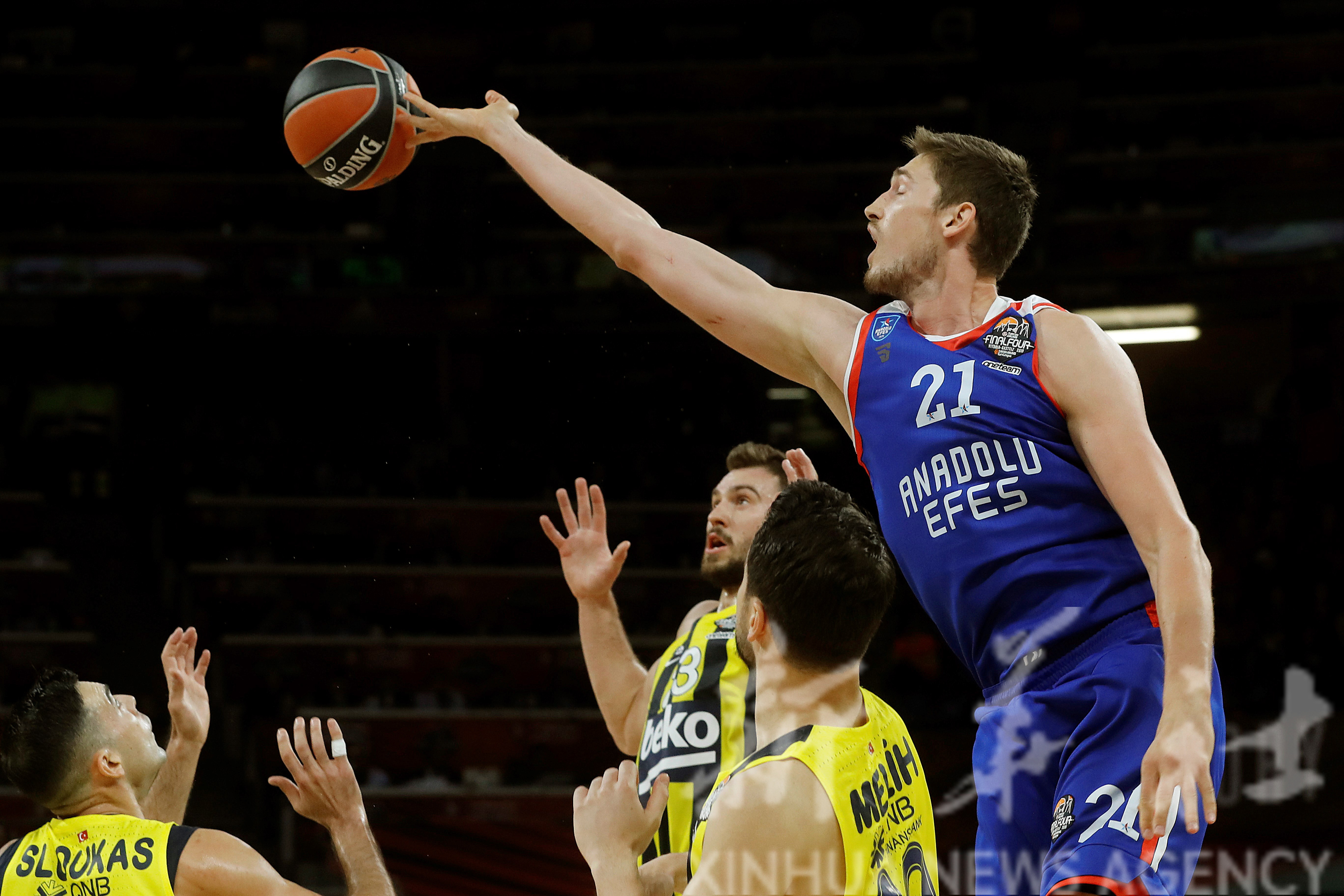 欧洲顶级篮球联赛半决赛拉开战幕 欧洲顶级篮球联赛半决赛拉开战幕